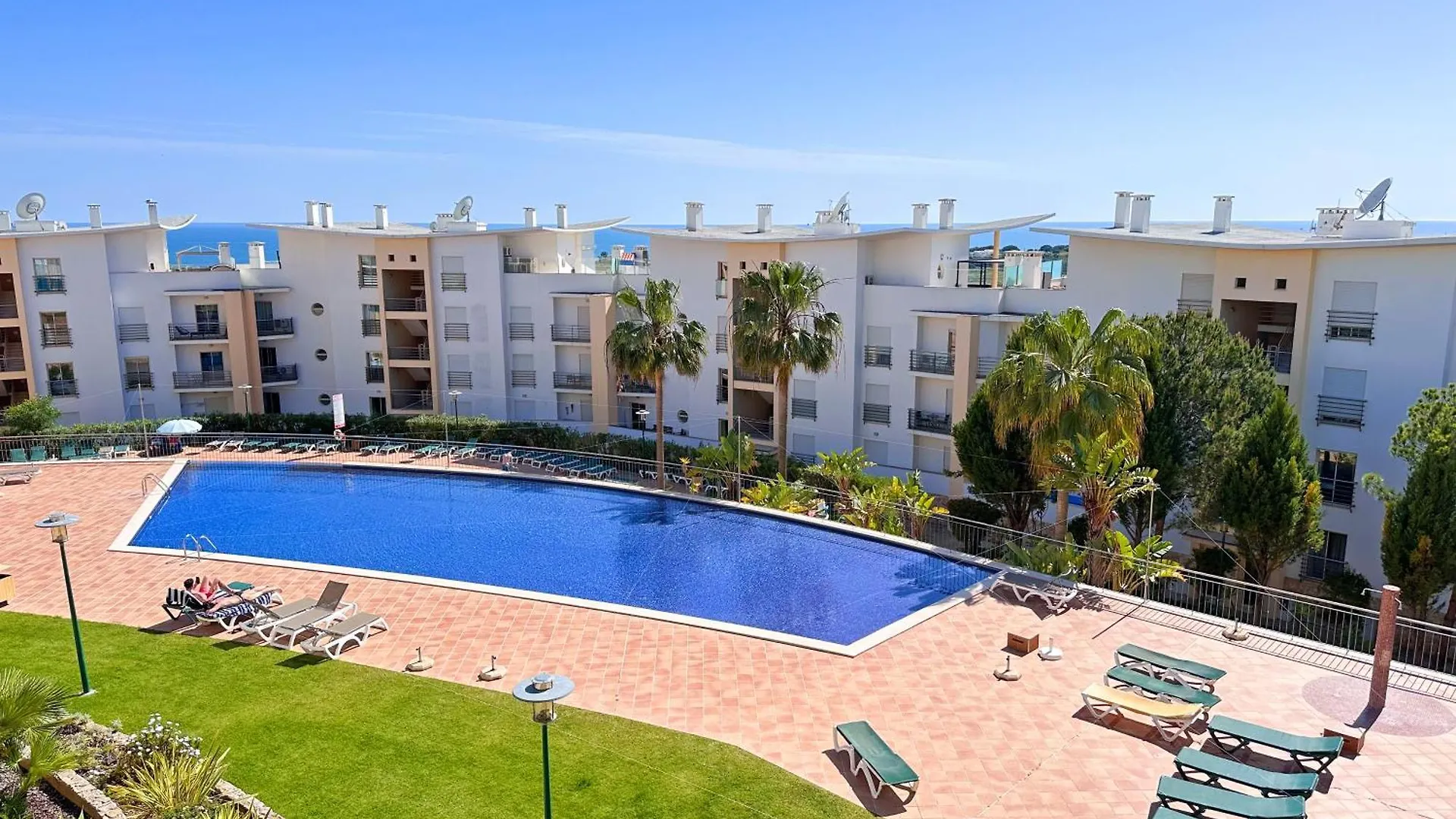 Modern Ocean, Garden & Pool View Condo By Becherish Албуфейра